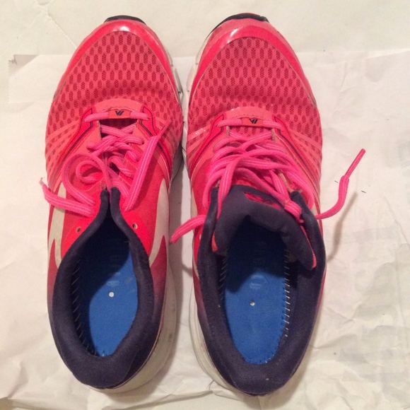 Brooks Shoes - Brooks Womens Size 7.5